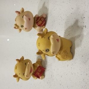 Decor bobble head figurines